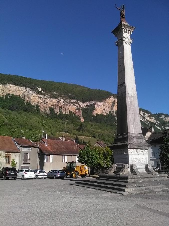 A Deux Pas Du Rheby Hotel Villebois Kültér fotó